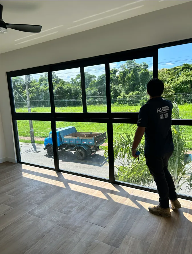 Obra de esquadrias de alumínio na Zona Sul, Barra da Tijuca e Recreio, RJ — All Vidro e Esquadrias
